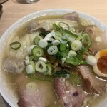 桜上水 船越 - 特製　1570円　チャーシュー通常（３枚）の2.5倍、ワンタン2、味玉半分