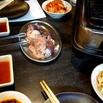 高屋敷肉店 - ホルモン盛り合わせ