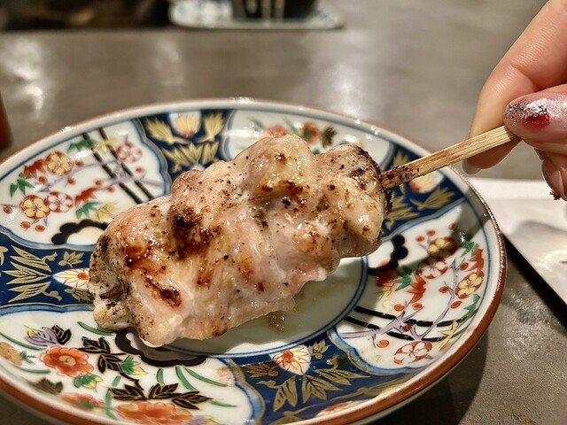 焼き鳥屋（27㎝） 串も逸品料理も味付けがワンランク上の焼鳥‼️』by -Fuumesi