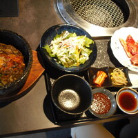 東京焼肉 平城苑 銀座5丁目店 - 和牛カルビセット　石焼ビビンバ