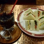 イヴ - 料理写真:ミックスサンドとアイスコーヒー