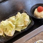 串かつ・たこ焼き 味の大丸 - 塩だれキャベツ、ポテトサラダ