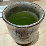 菊鮨 - 温かい緑茶
