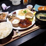 ほびーい喫茶店 - ハンバーグカツセット (お値段お任せ)