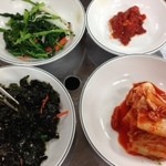 전주중앙회관  - サービスのキムチ他