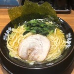 壱角家 - 料理写真:ラーメン並（味濃いめ・）