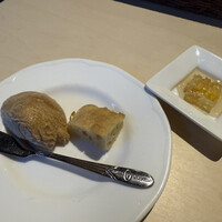 ローザロッチェITALiAN 心斎橋 - 自家製パン2種