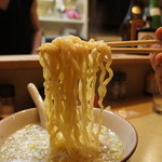 ぶたのしっぽ - 塩ラーメンの麺