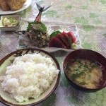 つちや食堂 - 刺身定食は秋刀魚のなめろうと鮪をチョイス