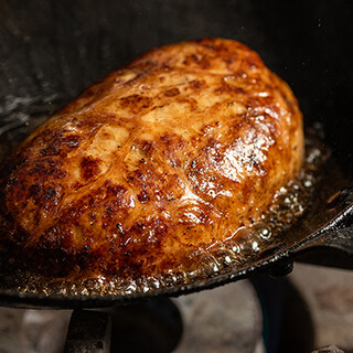 ディナーにおすすめ！南ぬ豚の網脂ハンバーグとデリセット