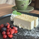 Cafe&Bar Weal'S - ミルクレープとフレンチブレンド