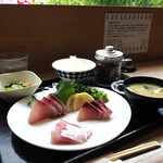 梅山鉄平食堂 - 