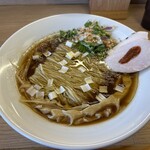 めん処 きよ洲 - 脂の層ができてるサバとオリーブの芳醇ぶたらぁめん950円税込