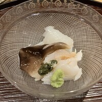 料理 小松 - お造り　七尾の鳥貝と湯がいた肝、小松烏賊、新湊バイ貝