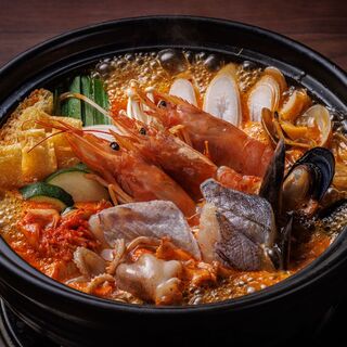 チェゴ名物“純豆富スンドゥブ”!!ピリ辛＆熱々の韓国鍋を♪