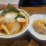 麺家 虎龍 - 中華そば　半チャーハン