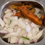 トウキョウ ミタイワラ - Tokyo Mithai Wala ＠西葛西 ランチ アルプリの玉葱とアチャール・人参のピッカル（ピクルス）