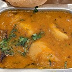 トウキョウ ミタイワラ - Tokyo Mithai Wala ＠西葛西 ランチ アルプリのパクチーが散らされ結構辛いジャガイモのカレー