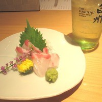 個室と地肴 北新地 心屋 本通り店 - 鯛のお造りとハイボール