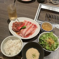 原宿焼肉 KINTAN - とろろ牛タンと牛カルビ焼肉セット1380円
                    〜デザート付き〜