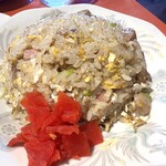 剛龍飯店 - ゴロゴロチャーシュー入り♪新潟の炒飯には紅生姜が付くお店が多いのですが、コチラは福神漬け