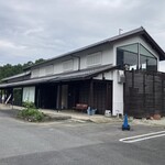 飛鳥彩瑠璃の丘 天極堂テラス - 周りに邪魔な建物もなくすぐに発見、駐車場も広し。