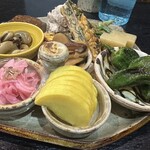 野菜居酒屋 いたぎ家 - 定番の10種盛り合わせ