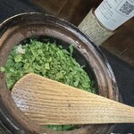 野菜居酒屋 いたぎ家 - 今日のヒット！アサリと芹の土鍋ご飯