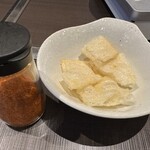 本格豚骨ラーメン 恵壱 - もつ鍋に入れる油揚げ
