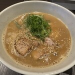 本格豚骨ラーメン 恵壱 - 博多豚骨ラーメン900円