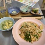 タイ屋台 999 二子玉川ライズS.C店 - パッタイとセットスープ