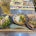 タイ屋台 999 二子玉川ライズS.C店 - サラダ、ミニカレー、生春巻き