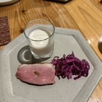 焼鳥と地酒 SAKE酉 - お通し　玉葱のポタージュと鴨とキャベツだったはず…お通しから美味しい