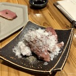 焼鳥と地酒 SAKE酉 - 白レバー低音調理　お塩だと思いますが、綺麗で圧巻　レバーも臭み全く無し　美味しい