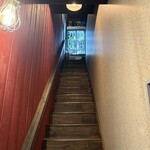 焼鳥と地酒 SAKE酉 - 帰りに階段を撮ってみました