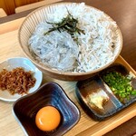 しらす屋福扇 - しらすの佃煮もたっぷり