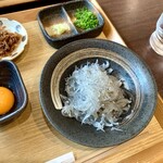 しらす屋福扇 - たぶん100gの生しらす