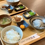 しらす屋福扇 - お味噌汁もメチャウマ