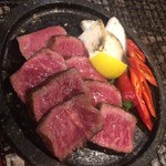 Hakata Motsunabe Robatayaki Saka - 国産和牛みすじ炭火鉄板焼