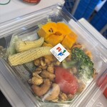 RF1 - 料理写真:1/3日分野菜ナッツと緑黄色野菜のサラダ