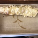 呑龍うどん 恋 - ちくわ天アップ