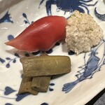 味幸 - タコの玉子　茗荷すし　イタドリのきんぴら