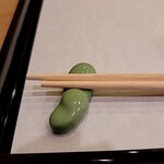 馬車道 大かわ - 新しい箸置き（豆？）