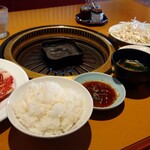 新味園 - 牛得々カルビランチ 990円