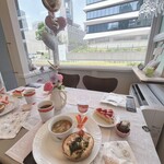 レ・カドゥ・サンセ - とっても素敵な記念ランチ(๑˃̵ᴗ˂̵) 飾られてるバルーンも記念の「5」が！！