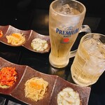 魚吟 新橋店 - ハイボールの逸品店舗免許？みたいのが飾ってありました。ハイボールの種類がたくさんありました！