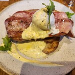 LATTE GRAPHIC - モーニング エッグベネディクト キッチンのスタッフが料理上手！パンはタカキベーカリーのパッケージのような？