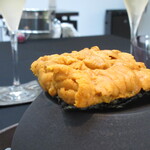 日本料理 TOBIUME - 有明海苔のプレートに、紫海胆があふれんばかり