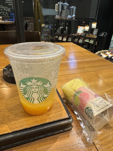 Starbucks Coffee Roppongi Hiruzu Uesutowoku Raunjiten