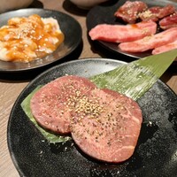 名駅de 焼肉 DOURAKU 名駅店 - 上タン塩、牛ホルモン、和牛上カルビ